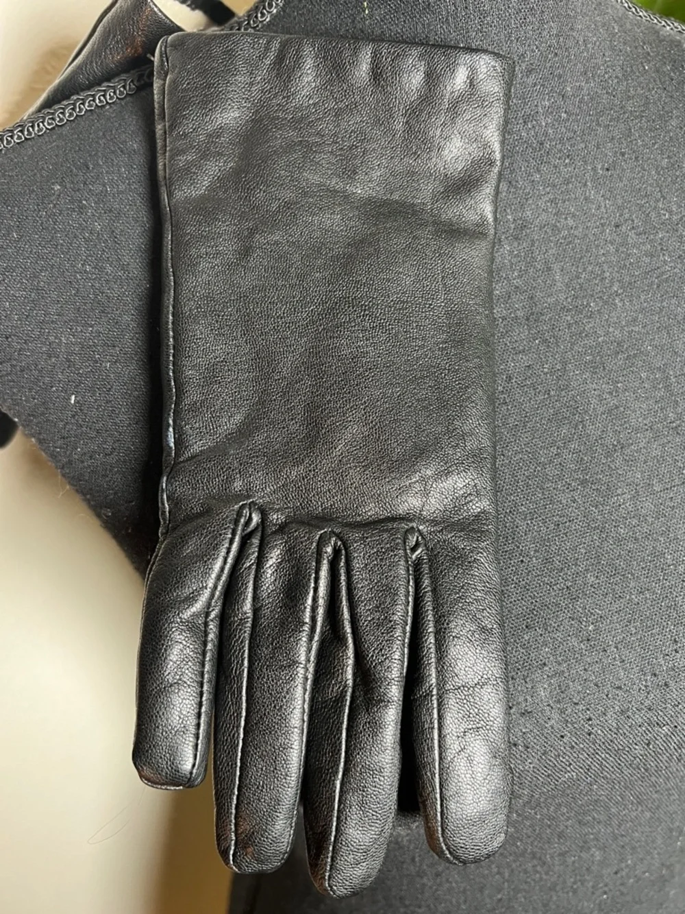 Women’s Black Leather Gloves Thinsulate Size 7.5 Excellent Condition